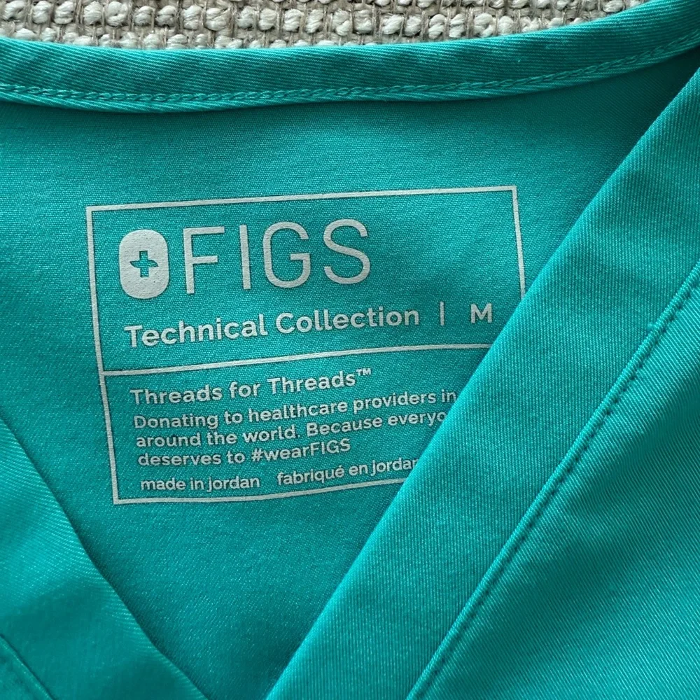 figs oasis top - Picture 6 of 9